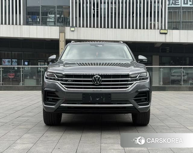Volkswagen Touareg 2021 Темно-серый из Китая, фото 5