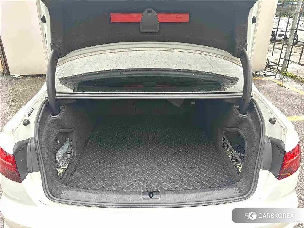 Audi A4L 2023 Белый из Китая, фото 4
