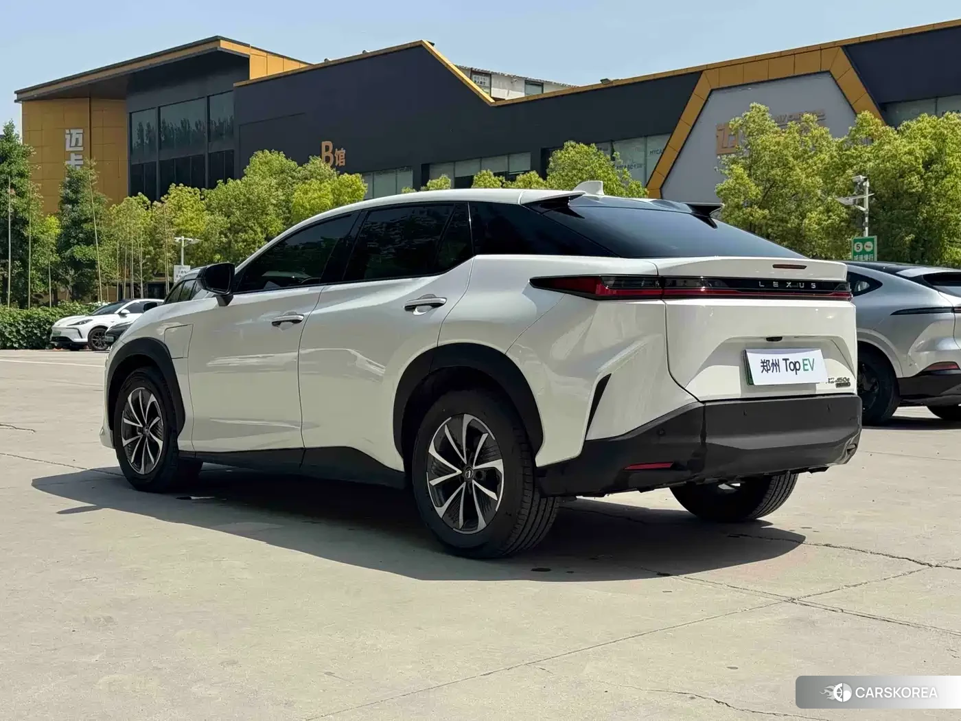 Lexus RZ 2023 Белый из Китая, фото 3