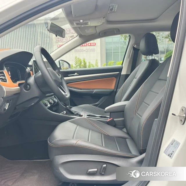 Volkswagen Bora 2024 Белый из Китая, фото 3