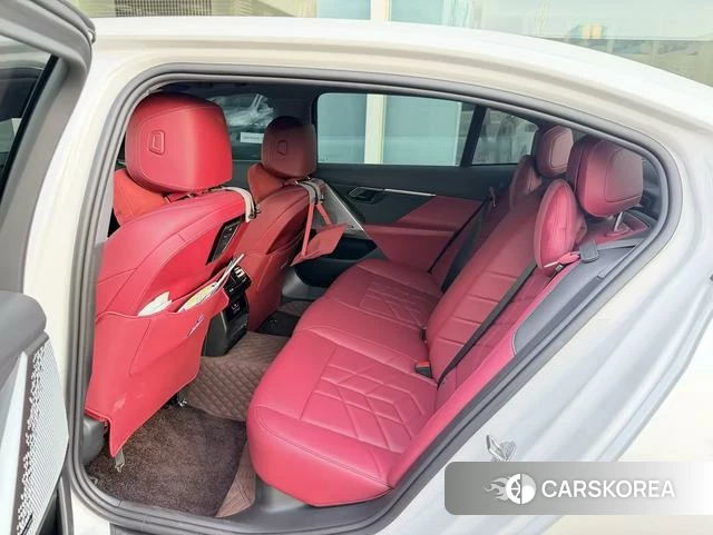 BMW 5 series 2024 Белый из Китая, фото 3