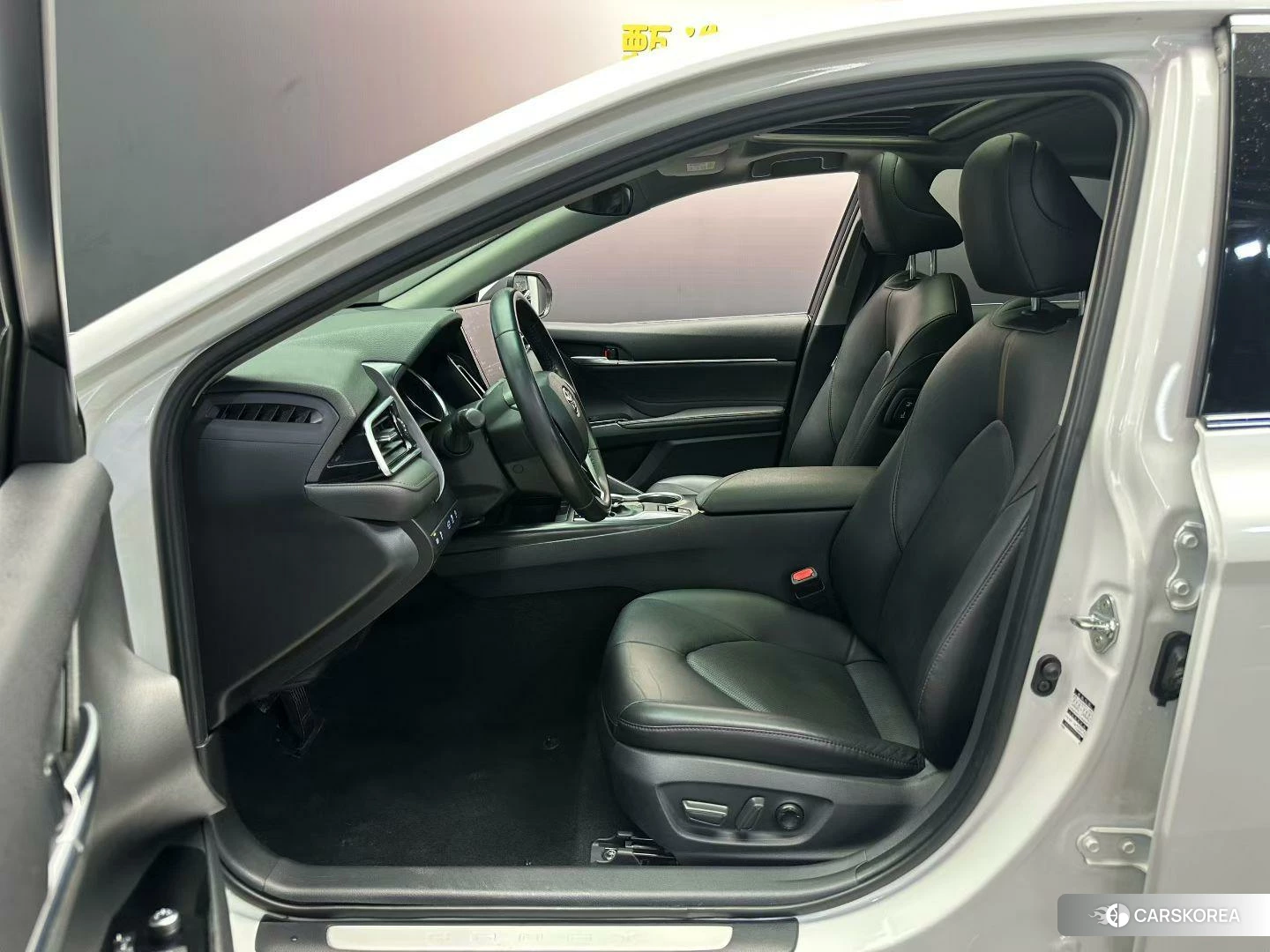 Toyota Camry 2021 Белый из Китая, фото 3