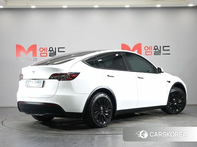Tesla Model Y 2023 Белый из Кореи, фото 3
