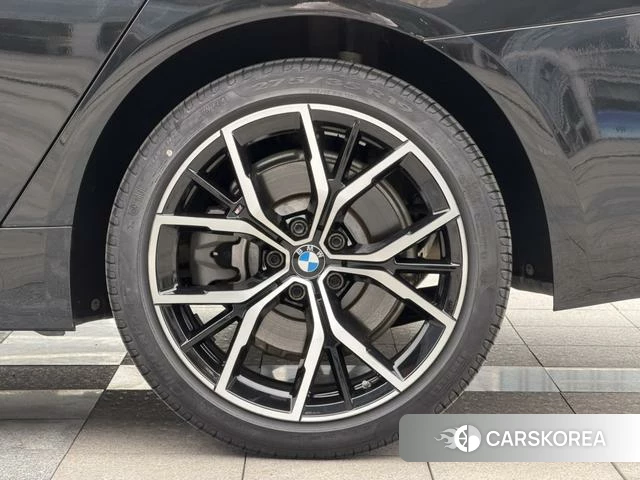 BMW 5 series 2021 Черный из Китая, фото 3