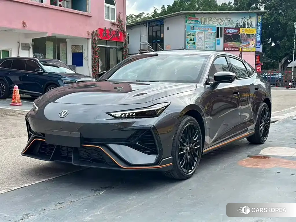Chang'an UNI-V 2026 Silver/gray из Китая, фото 3
