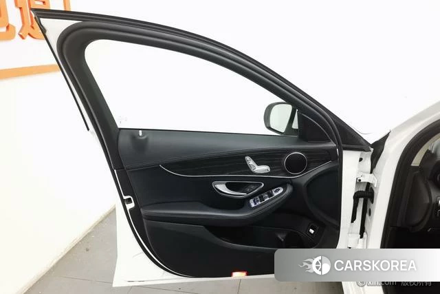 Mercedes-Benz Class C id 4272495 из Китая 17