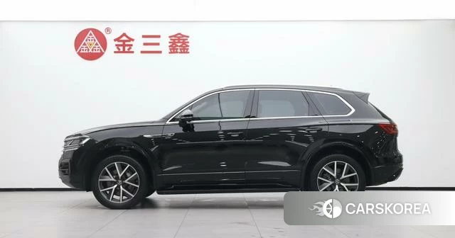 Volkswagen Touareg 2024 Черный из Китая, фото 3
