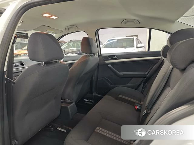 Volkswagen Lavida 2023 Белый из Китая, фото 3