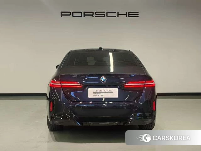 BMW 5 series 2025 Черный из Китая, фото 5