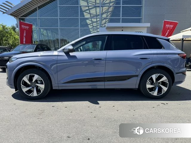 Audi Q6L e-tron 2026 Темно-серый из Китая, фото 3
