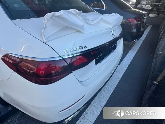 Mercedes-Benz E-Class W214 2025 Белый из Кореи, фото 3