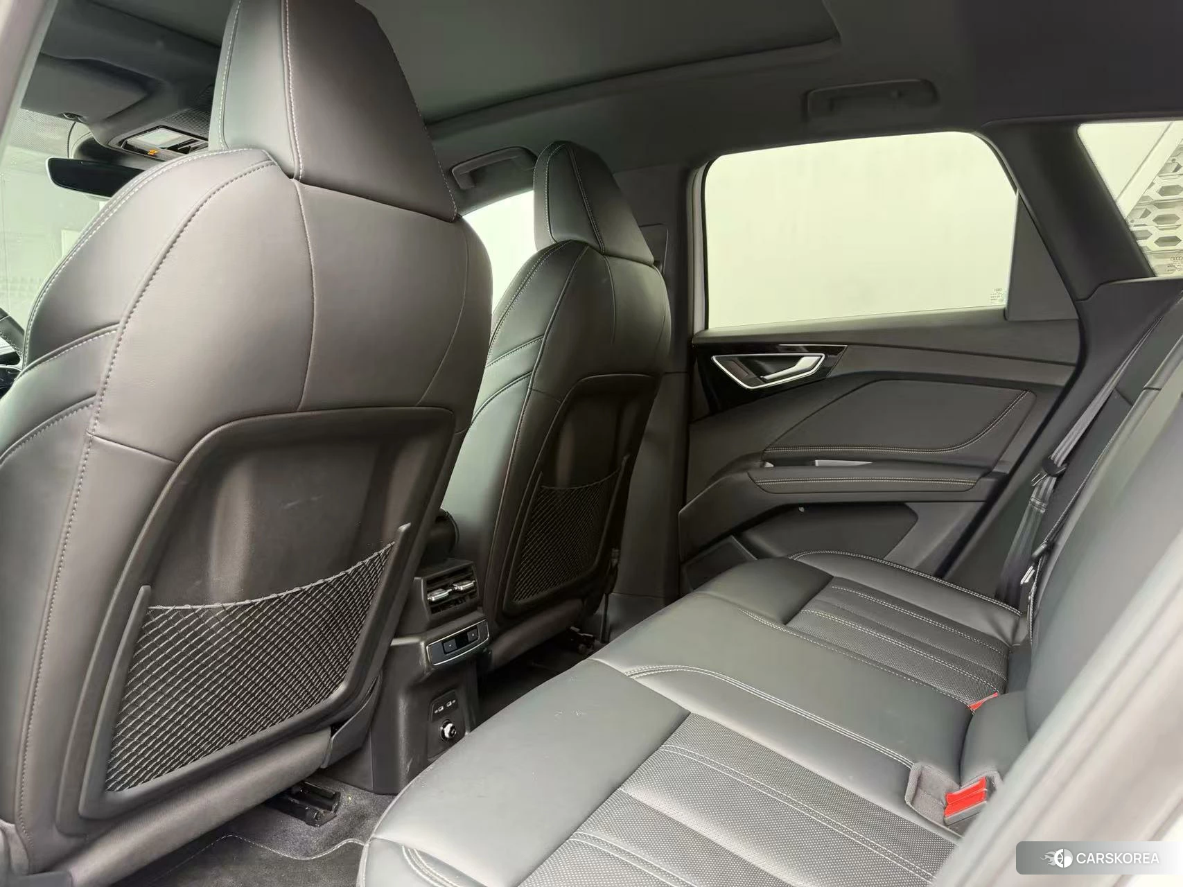 Audi Q4 2023 Белый из Китая, фото 3