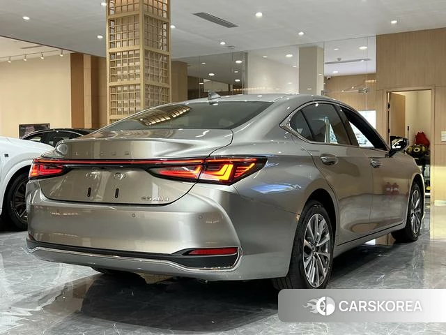Lexus ES id 4392332 из Китая 11