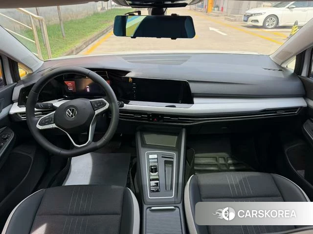 Volkswagen Golf 2024 Белый из Китая, фото 3