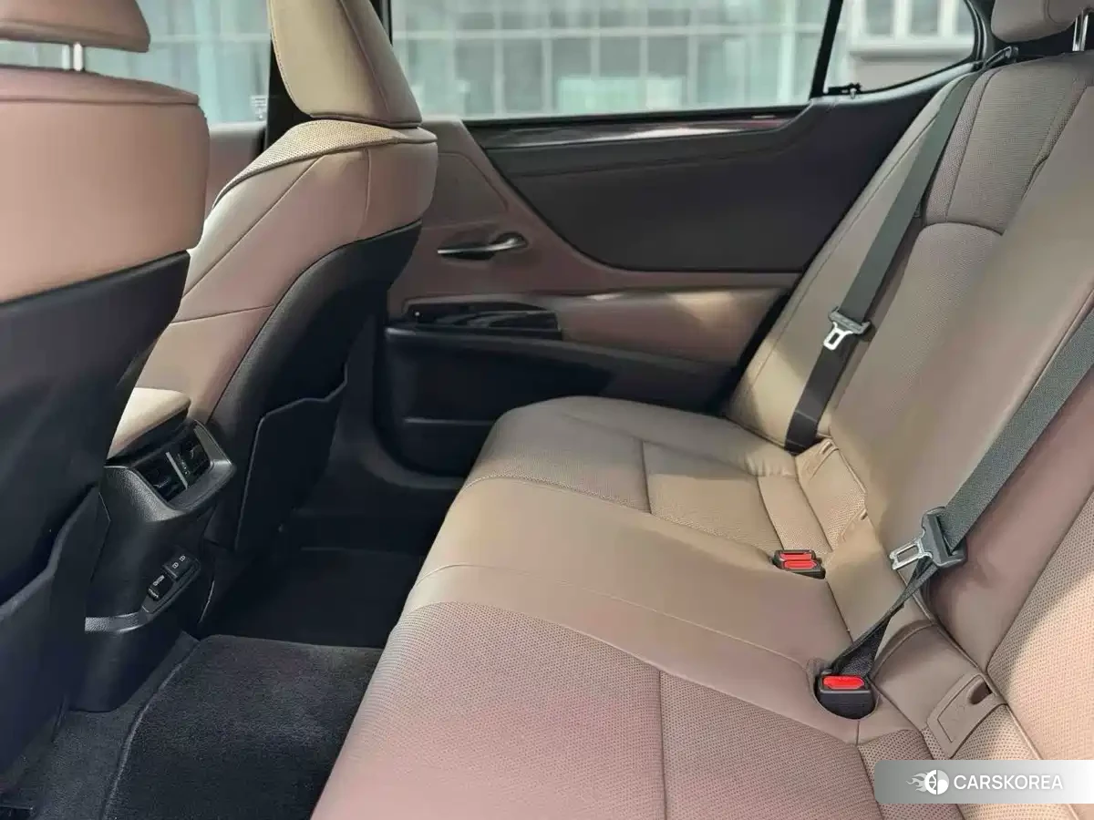 Lexus ES 2024 Silver/gray из Китая, фото 3