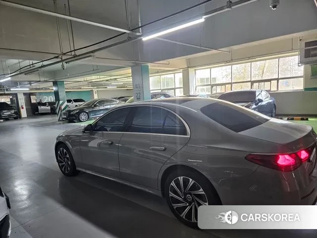 Mercedes-Benz E-Class W214 2024 Серый из Кореи, фото 4