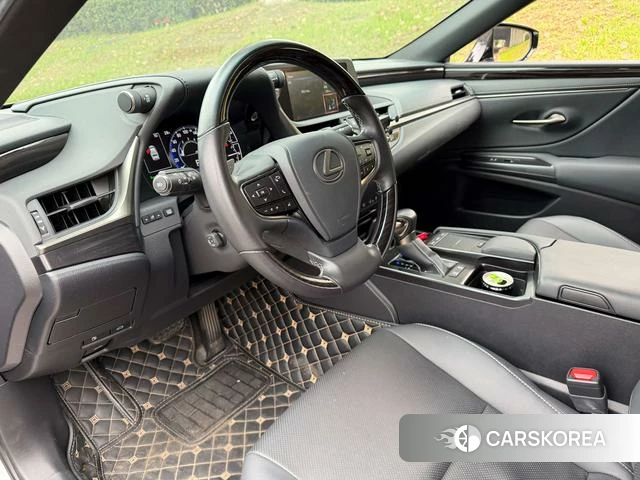 Lexus ES 2021 Серебристо-серый из Китая, фото 6