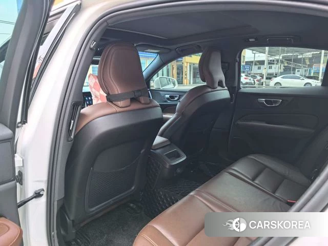 Volvo S60 2023 Белый из Китая, фото 3