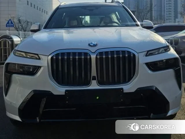 BMW X7 (G07) 2023 Белый из Кореи, фото 3