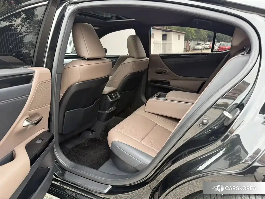 Lexus ES 2023 Черный из Китая, фото 3