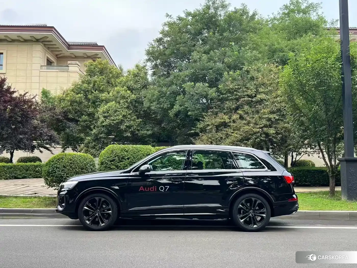 Audi Q7 2025 Черный из Китая, фото 3