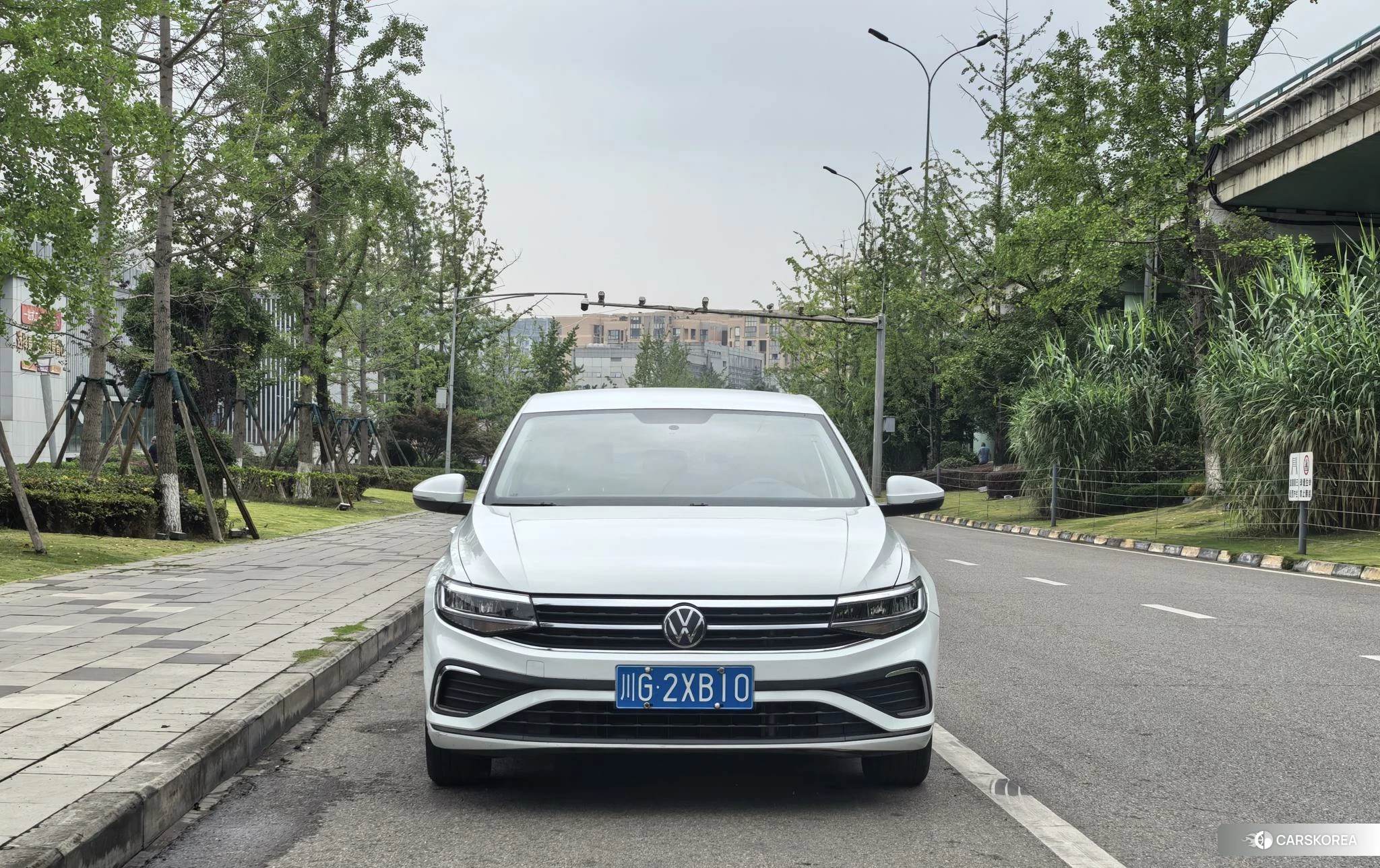 Volkswagen Bora 2024 Белый из Китая, фото 3