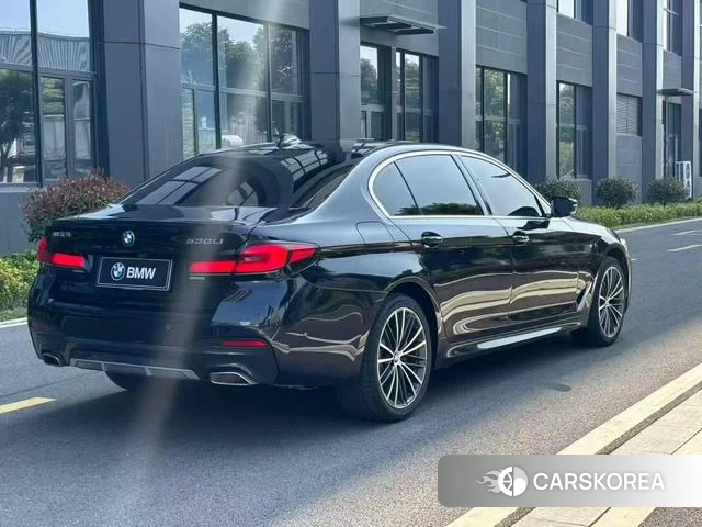 BMW 5 series 2022 Черный из Китая, фото 3