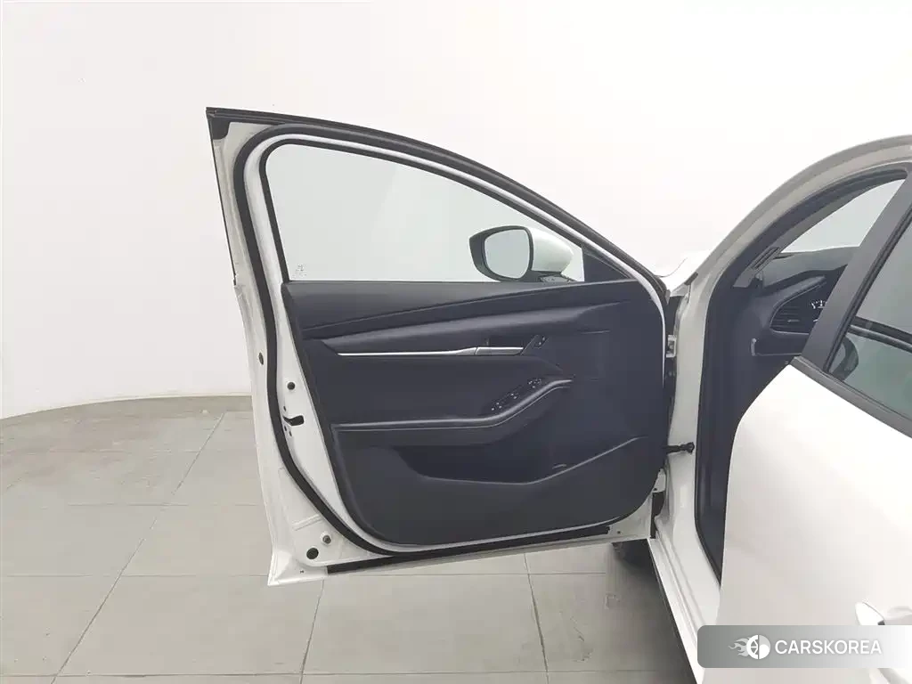 Mazda 3 id 4538889 из Китая 17