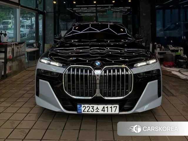 BMW 7 Series (G70) 2024 Черный двухцветный из Кореи, фото 5