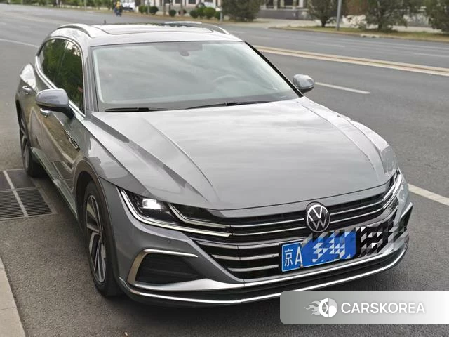 Volkswagen CC 2023 Темно-серый из Китая, фото 3