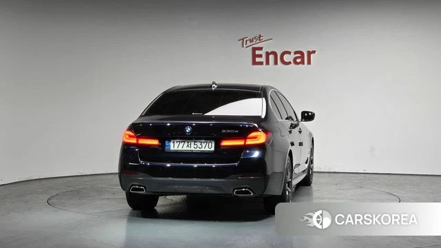 BMW 5 Series (G30) id 3904169 из Кореи 13