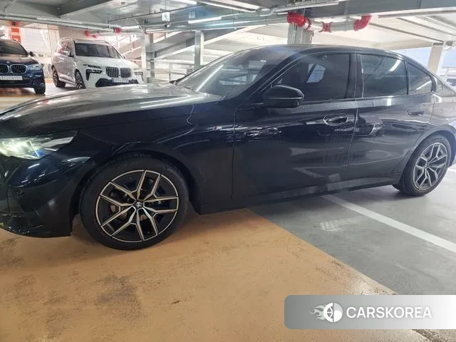 BMW 5 Series (G60) 2025 Черный из Кореи, фото 3