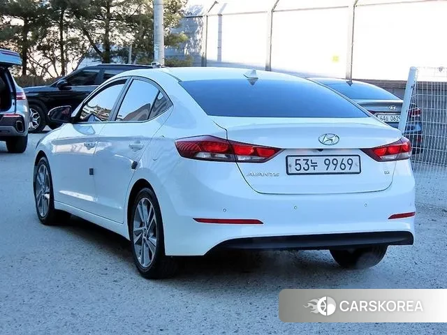 Hyundai Avante AD id 3706259 из Кореи 11