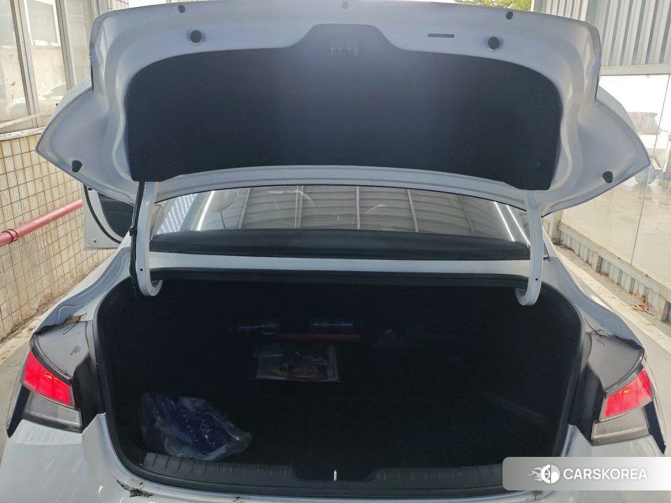 Hyundai Elantra 2023 Белый из Китая, фото 3