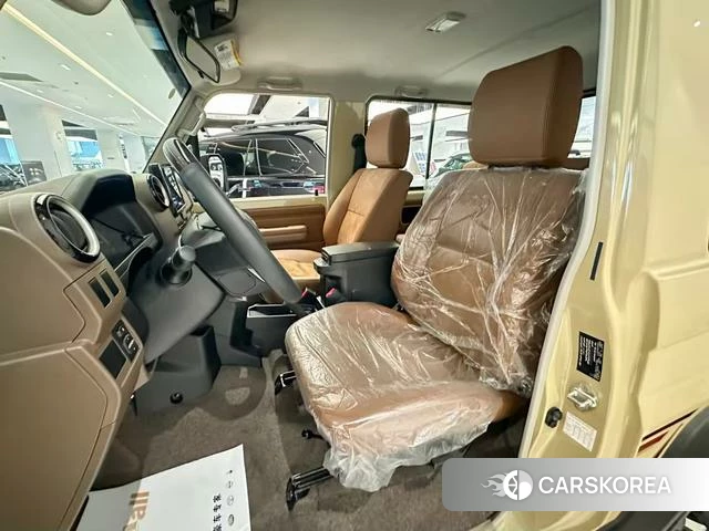 Toyota Land Cruiser (imported) 2024 Шампань из Китая, фото 4