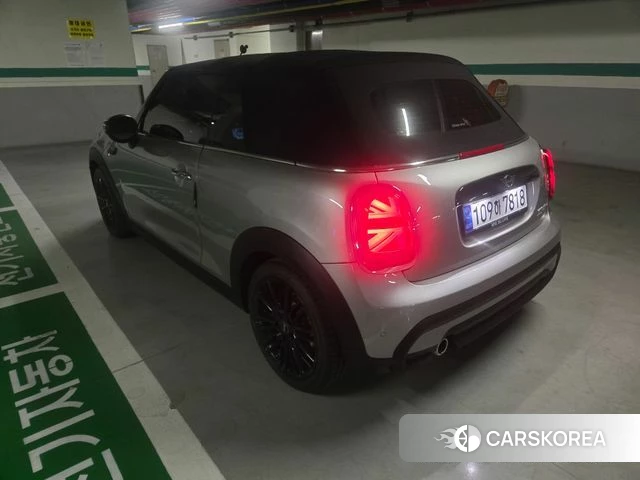 Mini Cooper Convertible 2024 Серебристо-серый из Кореи, фото 5