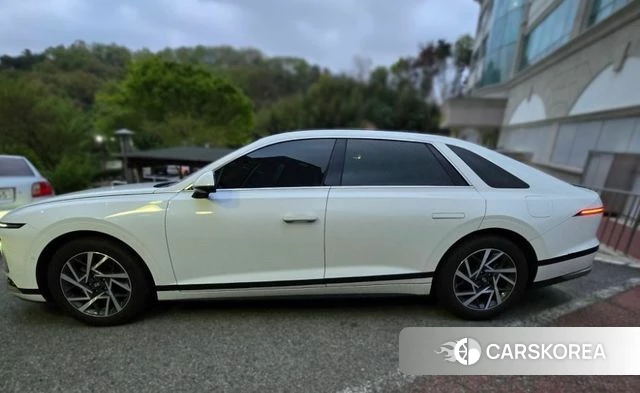 Hyundai Grandeur Hybrid (GN7) 2023 Белый из Кореи, фото 3