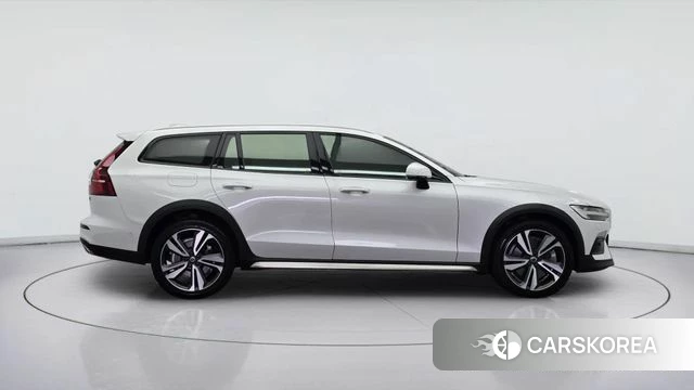 Volvo V60 Cross-Country 2nd Generation id 3941853 из Кореи 13