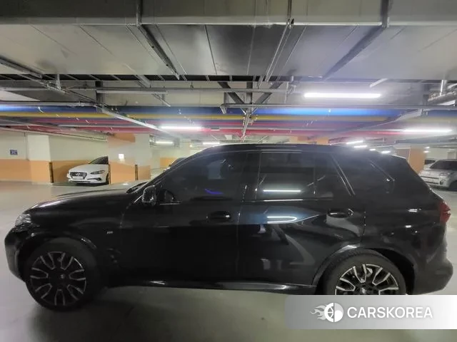 BMW X5 (G05) 2025 Черный из Кореи, фото 5