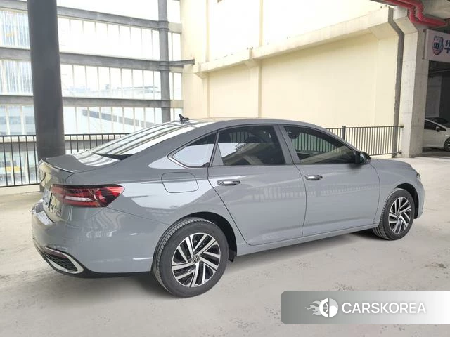 Volkswagen Lavida 2024 Серебристо-серый из Китая, фото 6