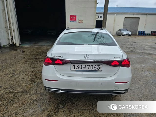 Mercedes-Benz E-Class W214 2024 Белый из Кореи, фото 3