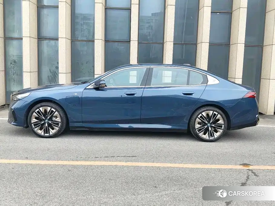 BMW i5 2025 Синий из Китая, фото 6