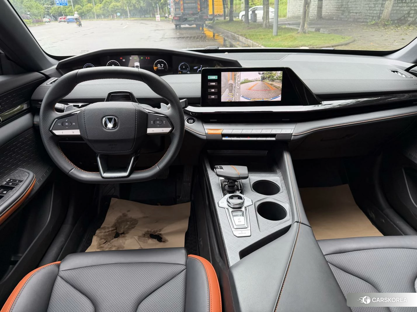 Chang'an UNI-V 2023 Белый из Китая, фото 3