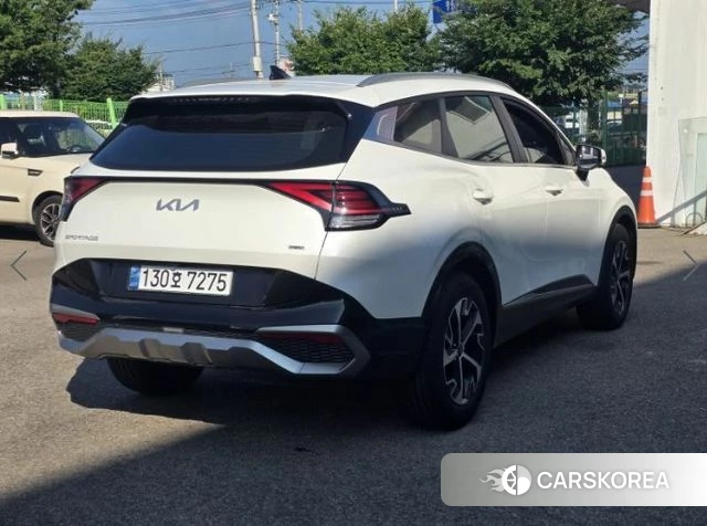 Kia Sportage 5th Generation Hybrid 2023 Белый из Кореи, фото 3