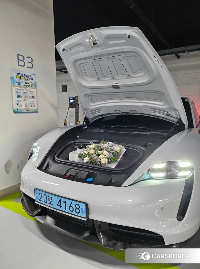 Porsche Taycan 2023 Серебристо-серый из Кореи, фото 3