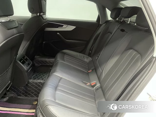 Audi A4L id 4394042 из Китая 14