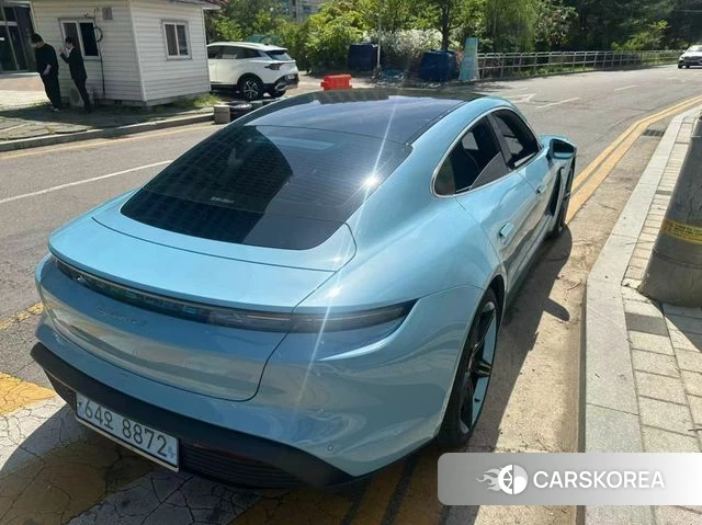 Porsche Taycan 2023 Небесно-голубой из Кореи, фото 5