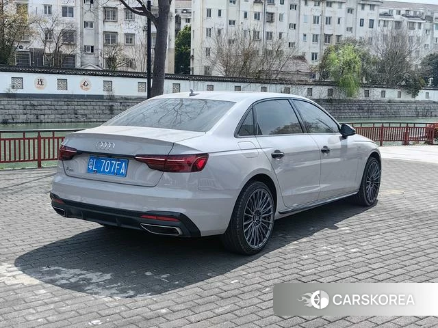 Audi A4L 2022 Серебристо-серый из Китая, фото 3