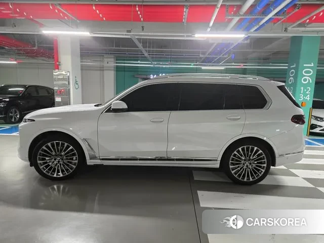 BMW X7 (G07) 2023 Белый из Кореи, фото 3