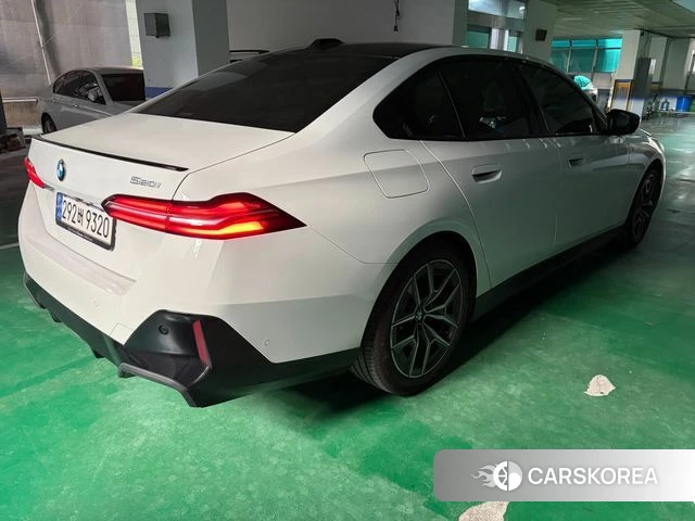 BMW 5 Series (G60) 2024 Белый из Кореи, фото 3